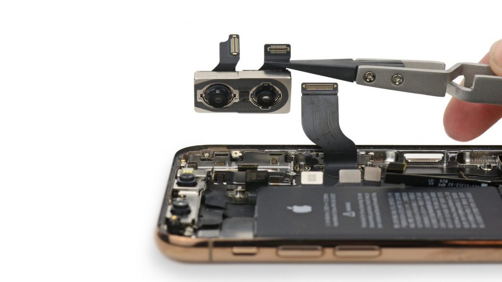 La doppia fotocamera di iPhone XS e XS Max (Foto: iFixit)