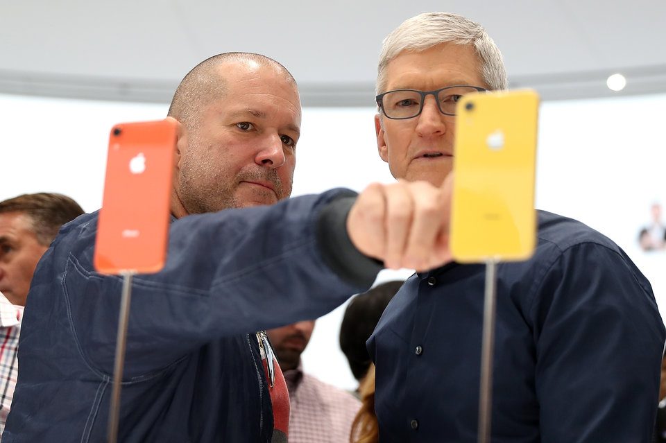 Jony Ive lascia Apple: è la fine di un’era per il design della mela morsicata