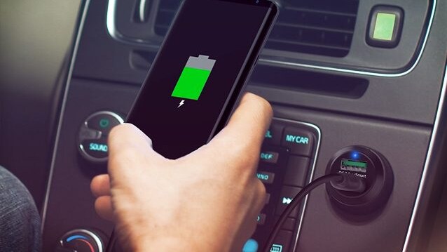 migliore caricabatterie da auto usb