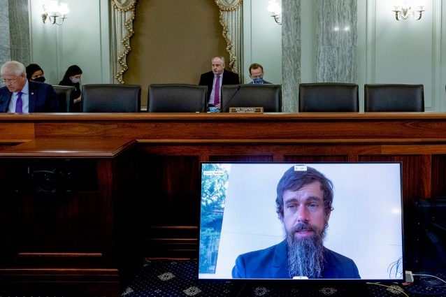 Il numero uno di Twitter, Jack Dorsey, in videoconferenza con il Senato USA