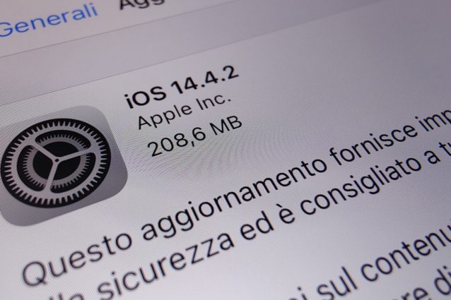 Aggiorna subito iPhone: un bug permette agli hacker di spiarti sui siti che visiti