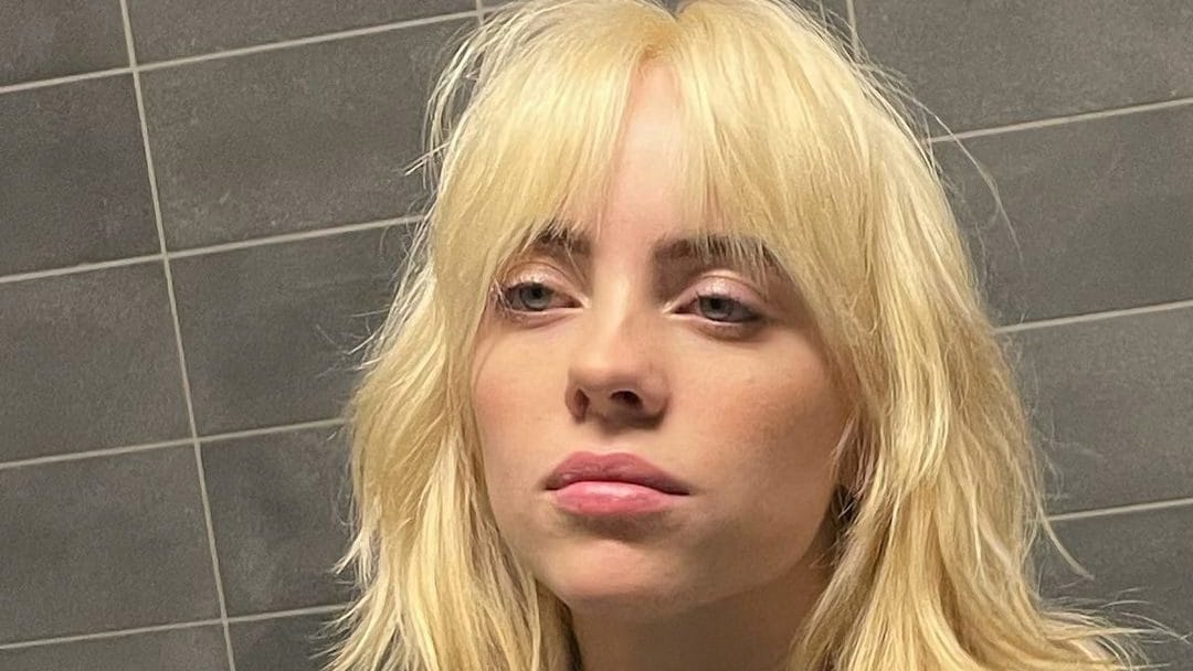 Billie Eilish bionda ha rotto Instagram: il selfie ha infranto tutti i record