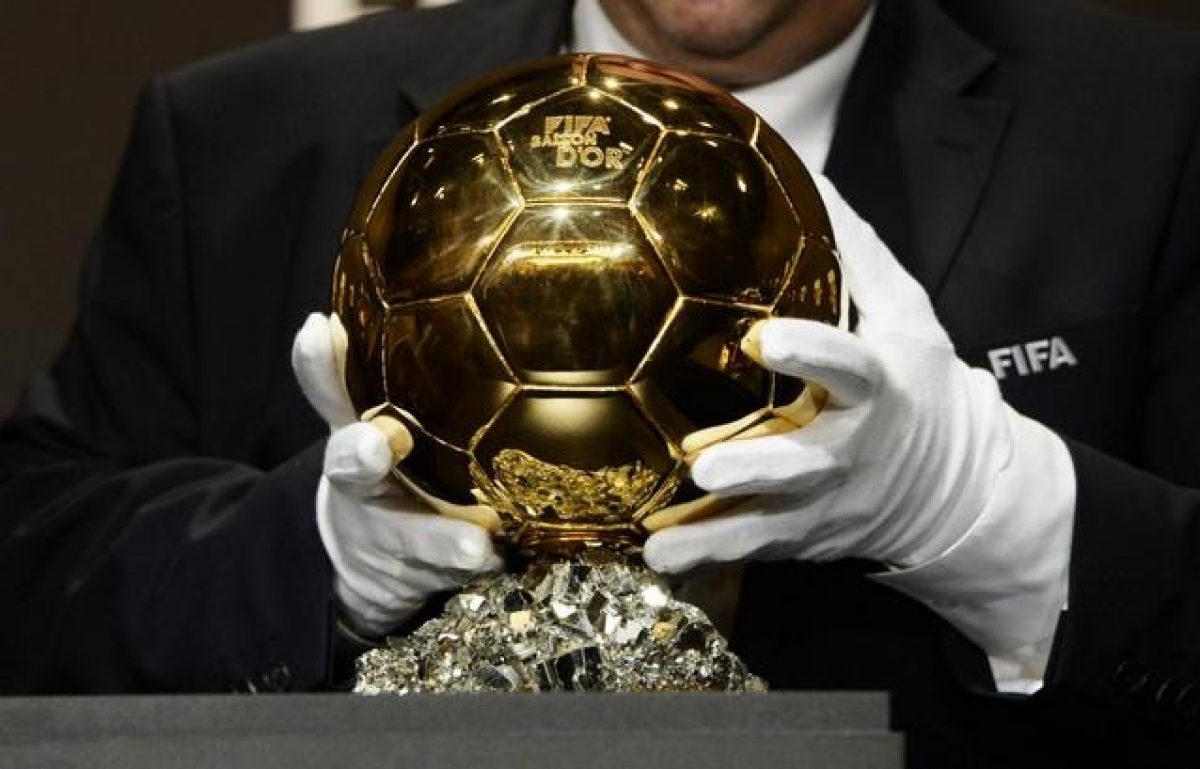 Pallone d'oro 2016 perché si assegna dicembre e non a gennaio Pallone d'oro 2016 perché si assegna dicembre e non a gennaio