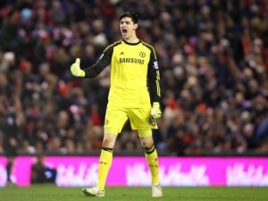 Calciomercato, Chelsea e Real pensano allo scambio Courtois-Varane