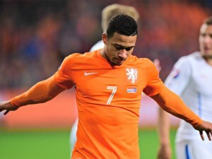 Figuraccia Olanda, Depay in campo con la maglia sbagliata