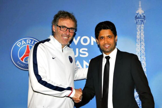 Blanc stringe la mano al presidente del Psg dopo il rinnovo del contratto