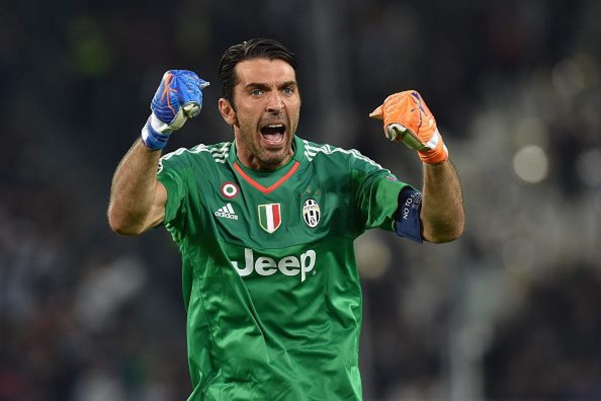 Buffon, il più grande portiere di ogni tempo per France Football