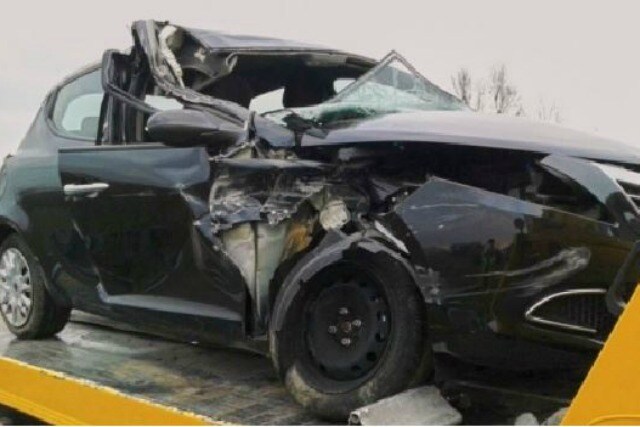 La macchina di Gnahoré distrutta nell’incidente (fonte, Gazzetta di Modena)