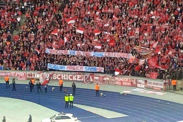 Lo striscione dei tifosi del Bayern per la Sambenedettese