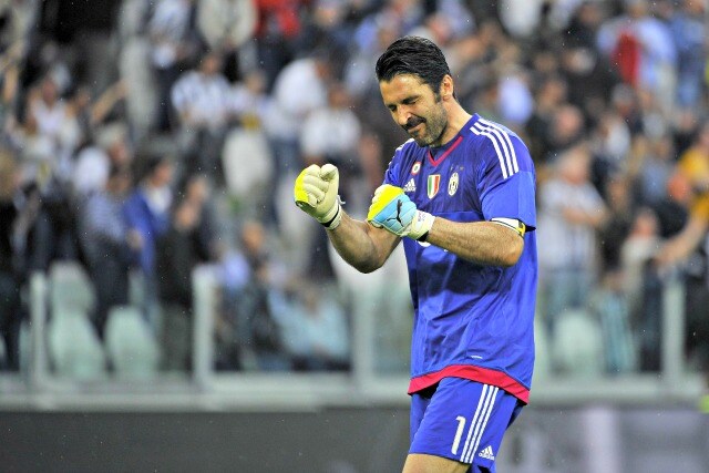 Gigi Buffon fa gli auguri al Parma per la promozione