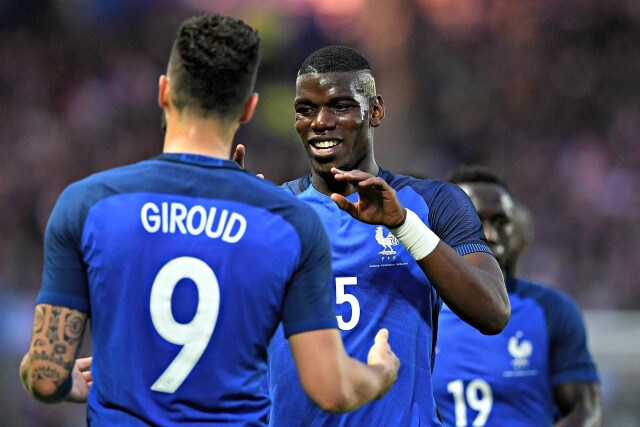 Pogba si complimenta con Giroud