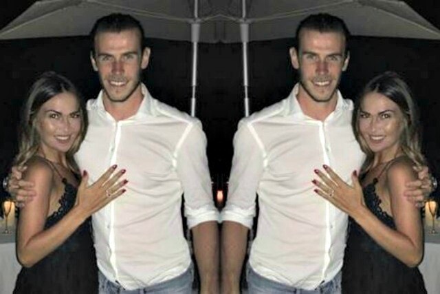 Bale e la compagna durante la proposta di matrimonio