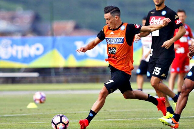 Callejon in azione durante un allenamento in ritiro