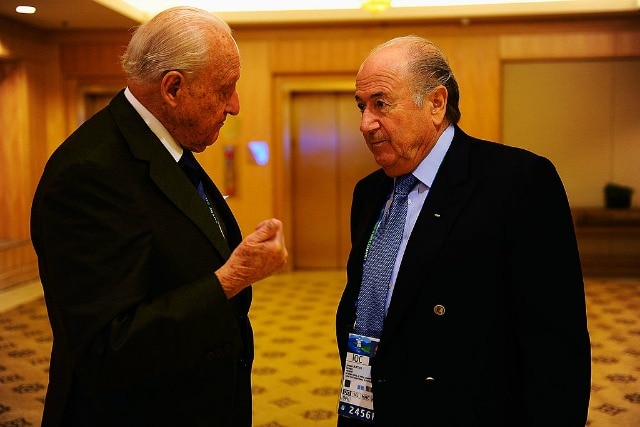 L’ex presidente della Fifa, Havelange, accanto all’ex numero uno, Blatter, suo successore