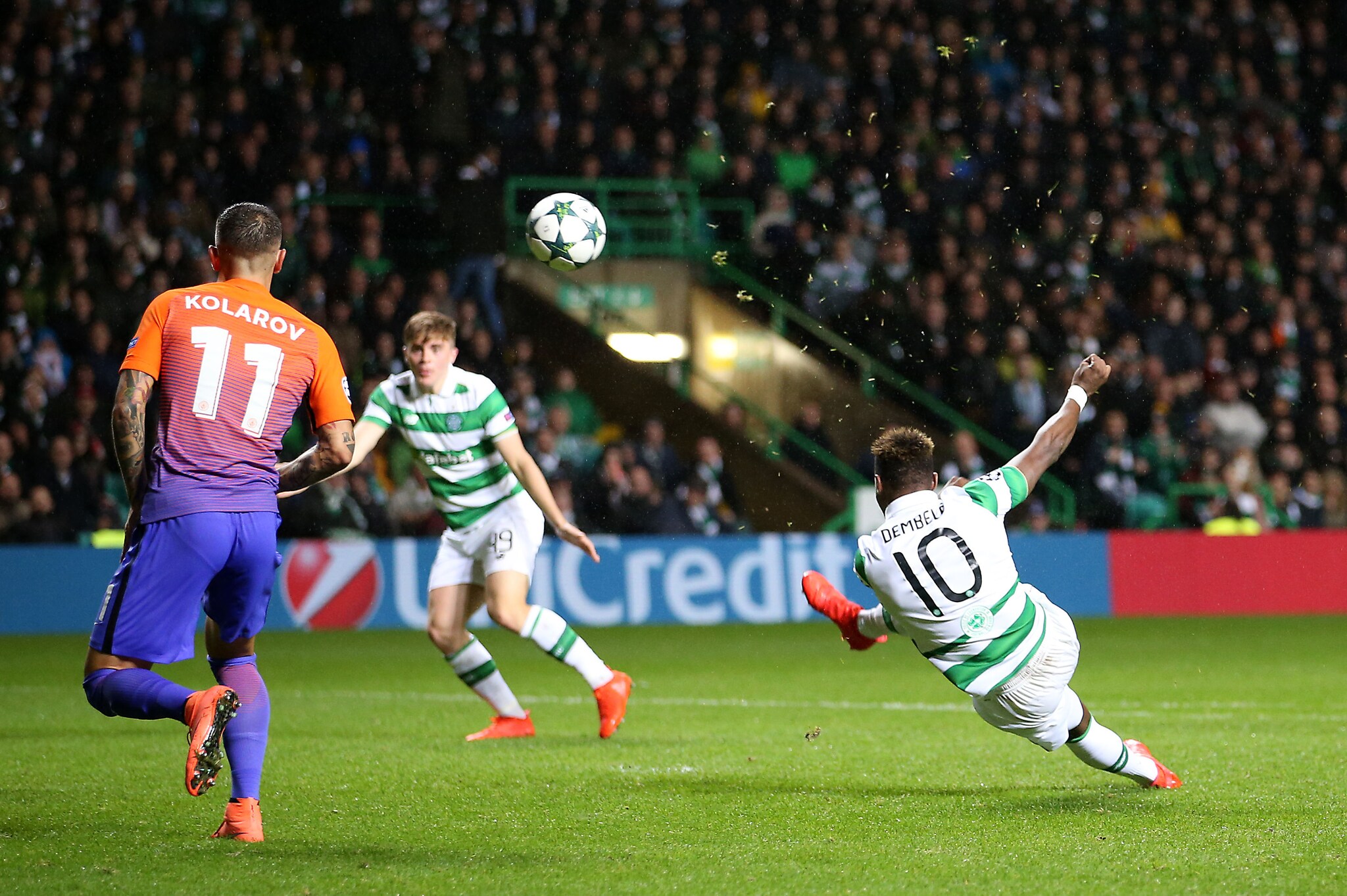 Moussa Dembele si inventa un gran goal contro il City di Guardiola.