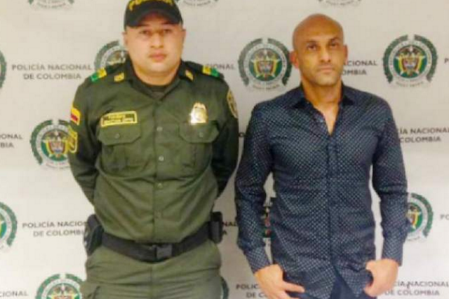 L’ex difensore&nbsp;Osorio al momento dell’arresto in Colombia (foto Twitter)