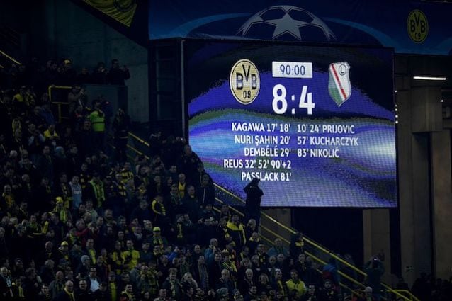 Il tabellone elettronico dello stadio del Borussia mostra il risultato da record del match