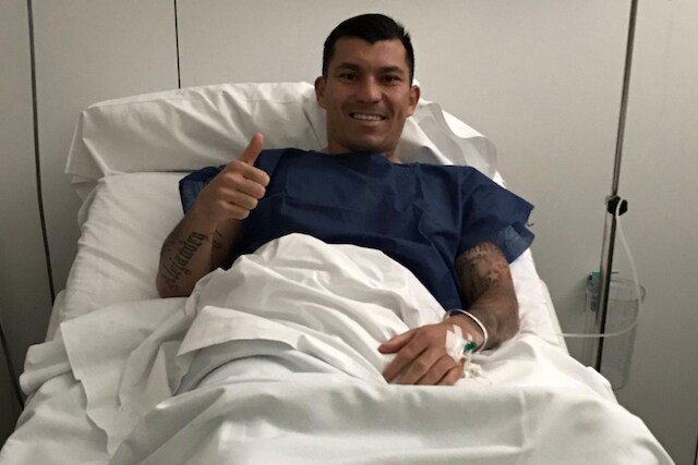 Medel ringrazia i tifosi per l’appoggio dopo l’operazione sul suo profilo Twitter (@MedelPitbull)