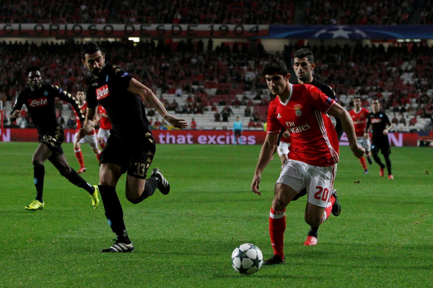 Football Soccer – Benfica v Napoli – UEFA Champions League group stage – Group B – Luz stadium, Lisbon, Portugal – 6/12/16 – Benfica’s Goncalo Guedes in action. REUTERS/Pedro Nunes EDITORIAL USE ONLY. NO RESALES. NO ARCHIVE.