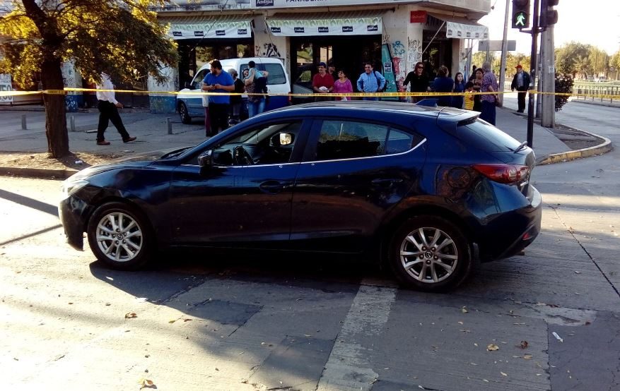 L'auto del cognato di Vidal crivellata di colpi (fonte Twitter)