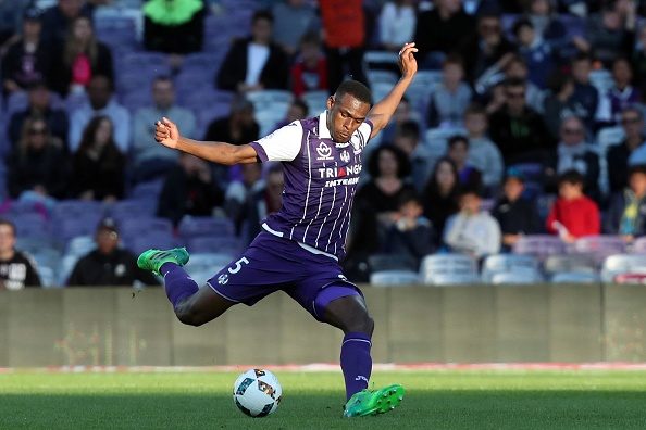 Issa Diop in azione