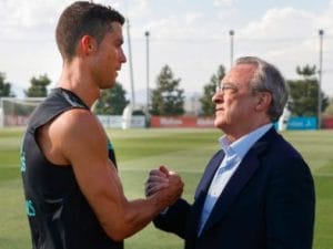 Il saluto tra Perez e CR7 – Foto da Twitter Real Madrid