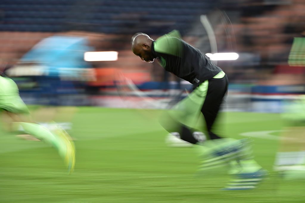 Eliaquin Mangala con la maglia del City