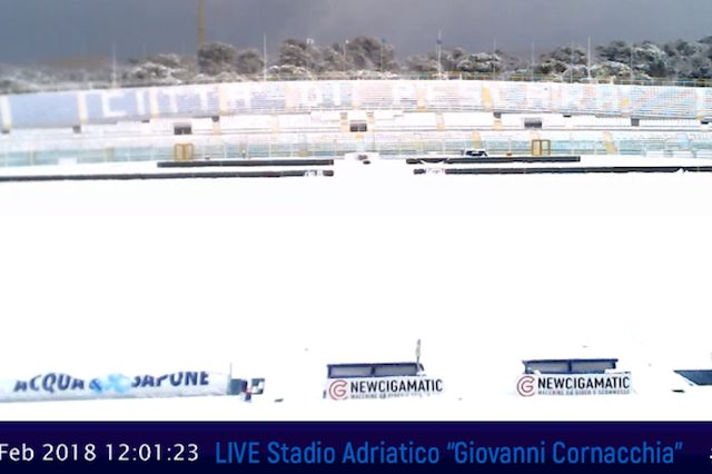 Lo stadio di Pescara imbiancato (foto www.pescaracalcio.com)