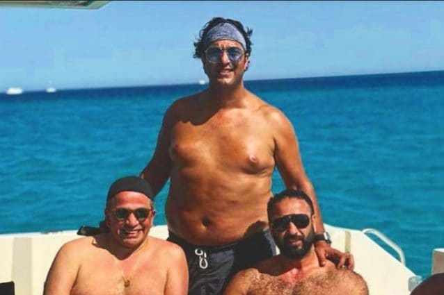 Mido con diversi chili di troppi in vacanza (foto https://www.instagram.com/ahmedhossammido/)