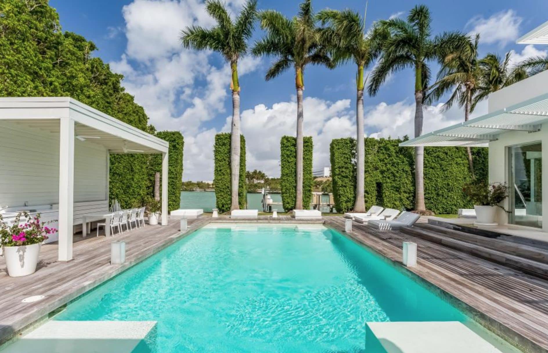 La piscina della villa di Miami di Piqué e Shakira.