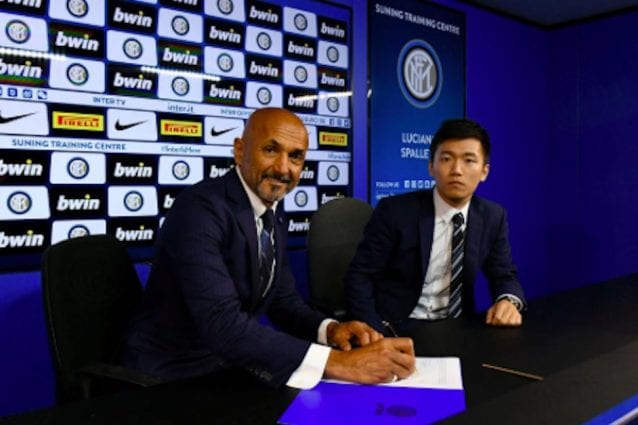 Il momento della firma di Spalletti – @ Twitter Inter