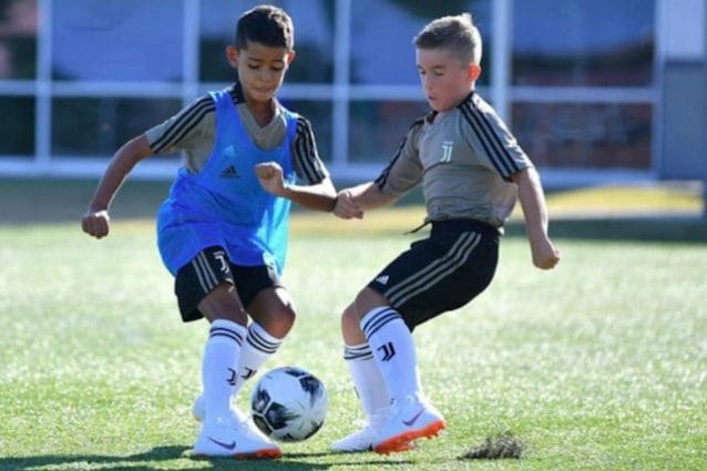 Cristianinho in azione, il figlio di Cristiano Ronaldo protagonista con l’Under 9 bianconera
