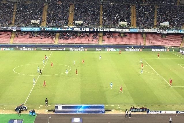 Il classico 4–4–2 del Napoli in fase di non possesso