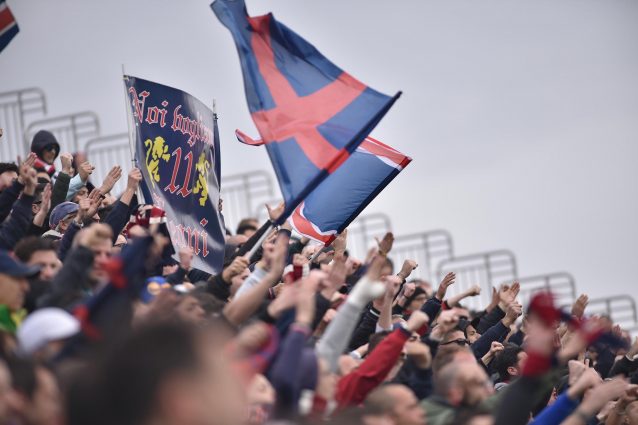 Cagliari, tifoso muore allo stadio sotto gli occhi di madre e sorella