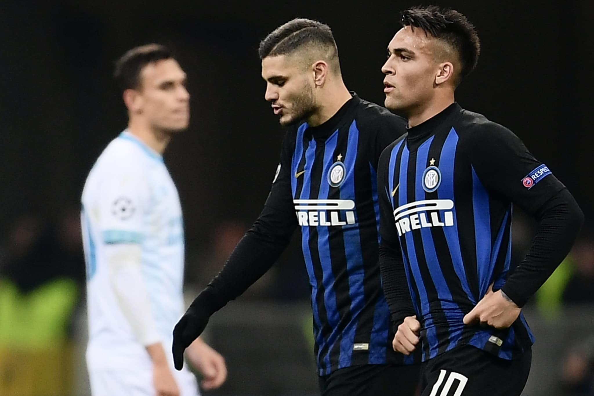 C è Solo Un Capitano Che Combatte Insieme A Noi