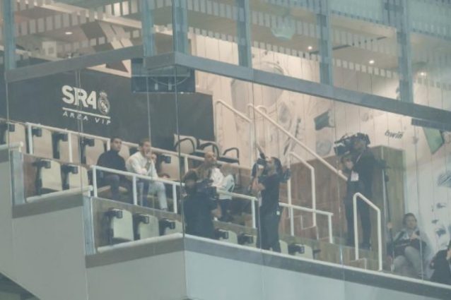 Sergio Ramos seduto nel box privato della tribuna del Bernabeu (l’immagine pubblicata da Marca)
