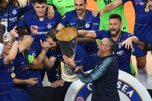 Maurizio Sarri vince l’Europa League, il Napoli e De Laurentiis si complimentano con lui