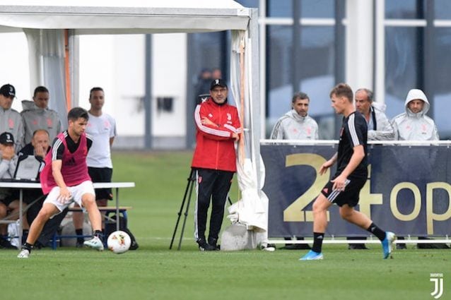 https://twitter.com/juventusfc