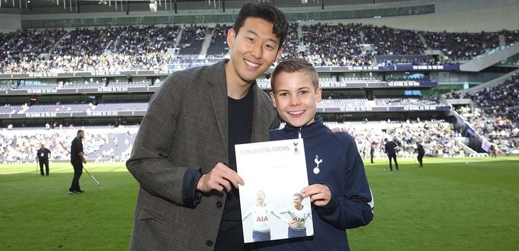 Callum Hynes insieme a Heung–Min Son – Copyright sito Tottenham