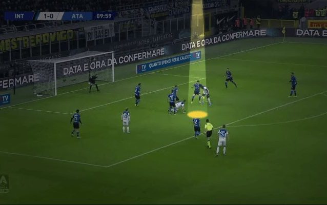 Il posizionamento di Bastoni è efficace anche in situazioni caotiche, come contro l’Atalanta