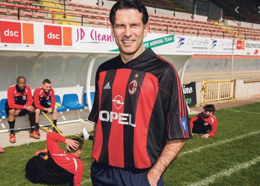 Drazen Brncic, giocò solo cinque partite con il Milan nel 2000–2001, fu poi scambiato con Andrea Pirlo, che all’epoca giocava all’Inter.