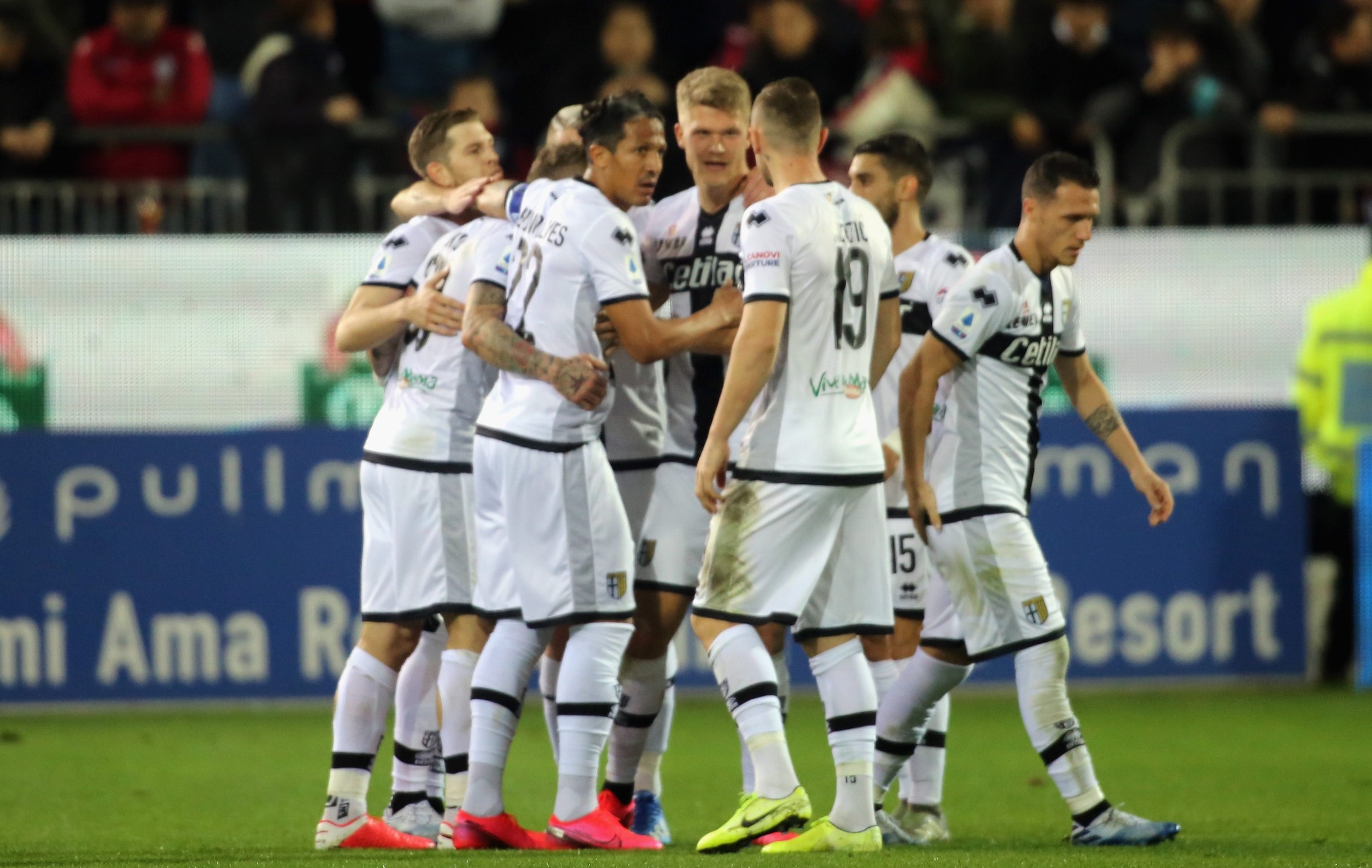 Il Cagliari frena ancora: il Parma segna il 2-2 al 94esimo con Cornelius