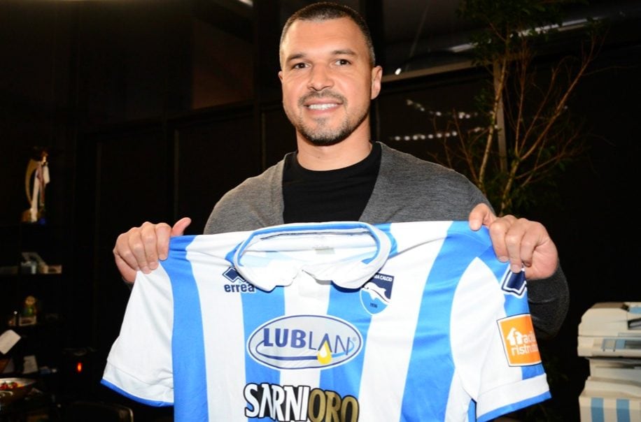 Bojinov con la sua nuova maglia – Fonte Twitter Pescara